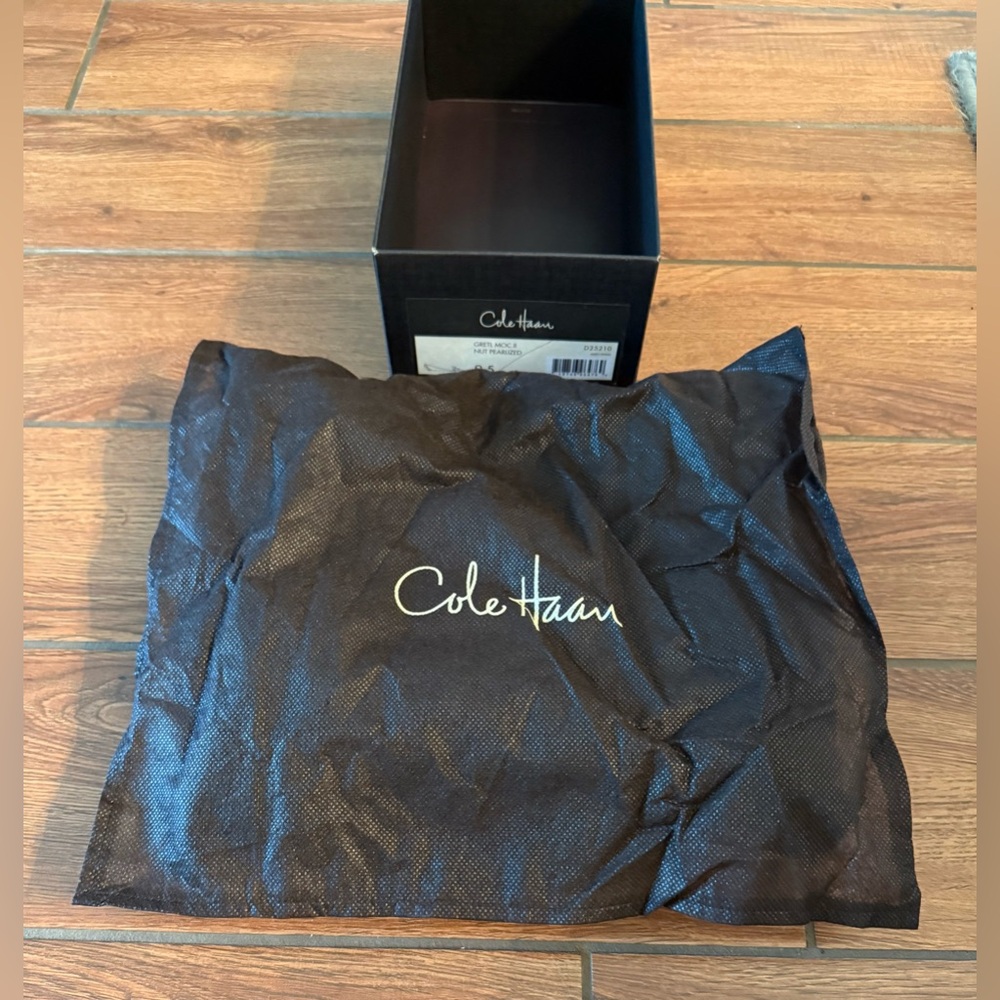 NIB Cole Haan Ladies Driver Loafers in Black - Picture 4 of 4